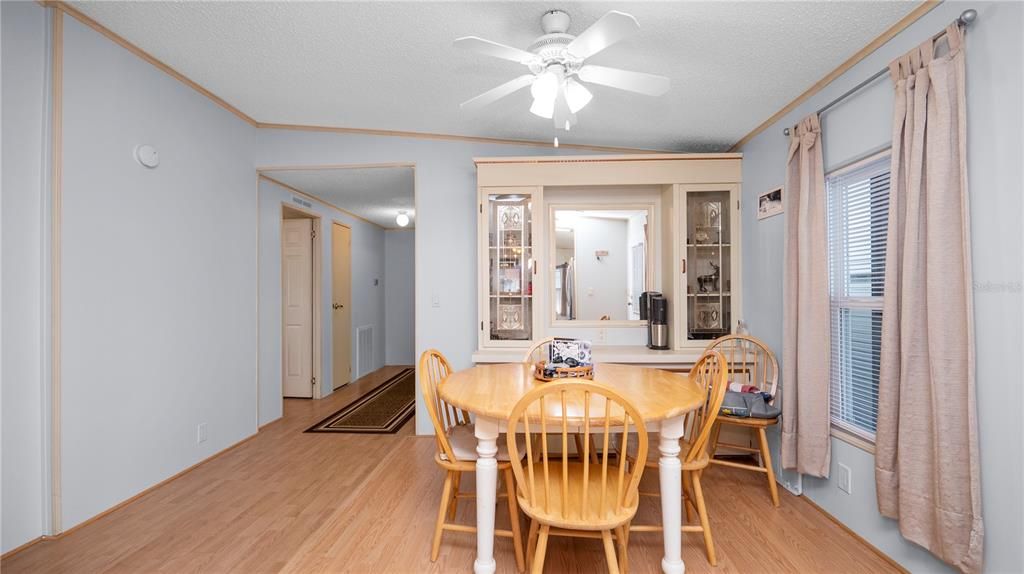 На продажу: $195,000 (2 спален, 2 ванн, 1404 Квадратных фут)