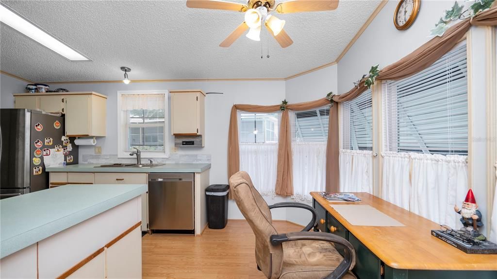 На продажу: $195,000 (2 спален, 2 ванн, 1404 Квадратных фут)