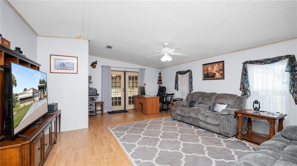 На продажу: $195,000 (2 спален, 2 ванн, 1404 Квадратных фут)