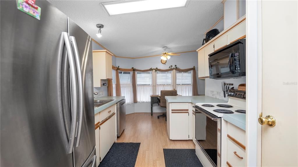 На продажу: $195,000 (2 спален, 2 ванн, 1404 Квадратных фут)