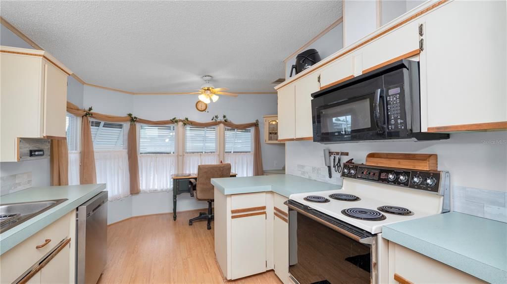 На продажу: $195,000 (2 спален, 2 ванн, 1404 Квадратных фут)