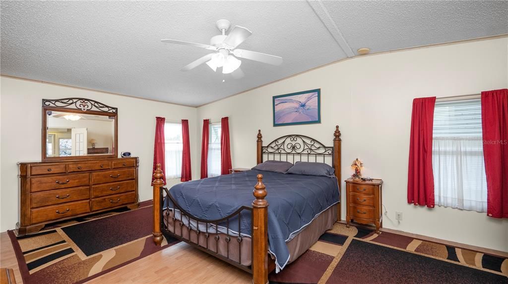 На продажу: $195,000 (2 спален, 2 ванн, 1404 Квадратных фут)