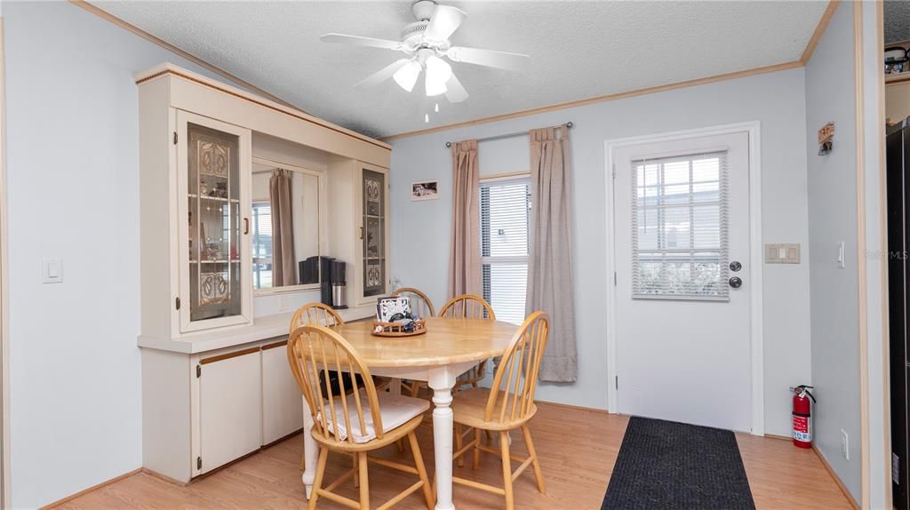 На продажу: $195,000 (2 спален, 2 ванн, 1404 Квадратных фут)