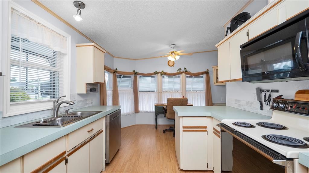 На продажу: $195,000 (2 спален, 2 ванн, 1404 Квадратных фут)