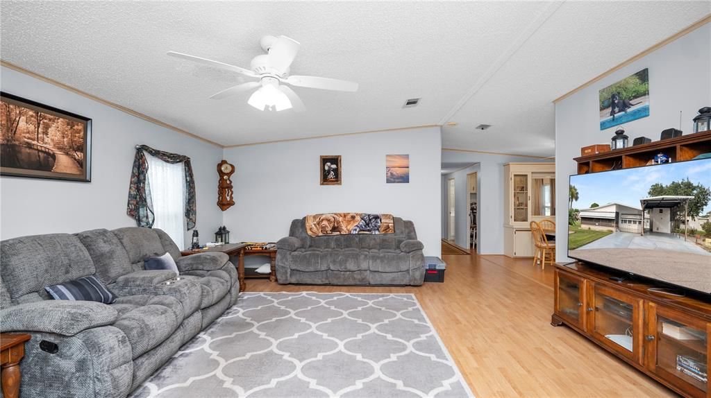 На продажу: $195,000 (2 спален, 2 ванн, 1404 Квадратных фут)