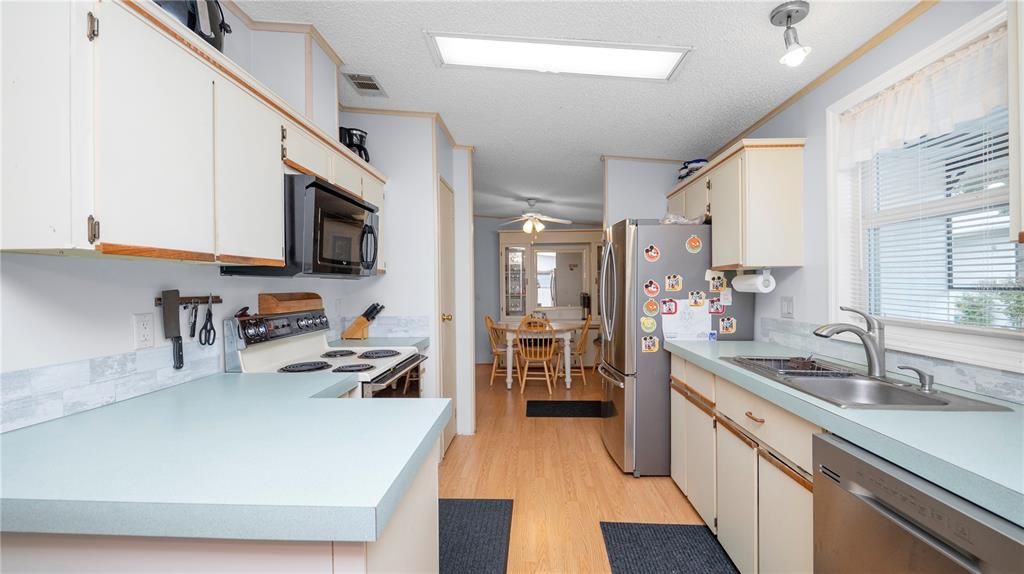 На продажу: $195,000 (2 спален, 2 ванн, 1404 Квадратных фут)