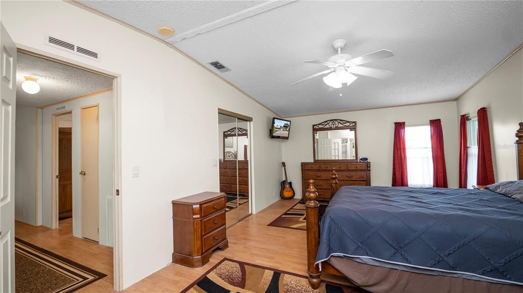 На продажу: $195,000 (2 спален, 2 ванн, 1404 Квадратных фут)