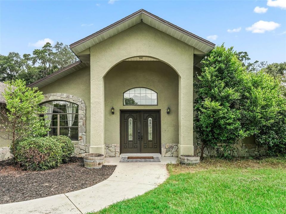 En Venta: $700,000 (3 camas, 2 baños, 1735 Pies cuadrados)