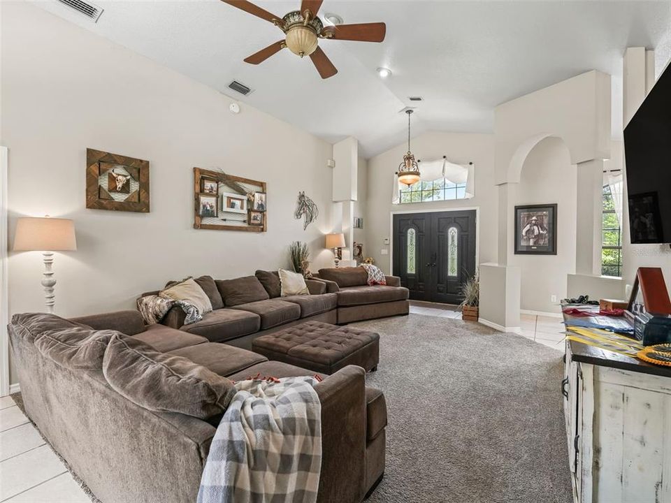 En Venta: $700,000 (3 camas, 2 baños, 1735 Pies cuadrados)