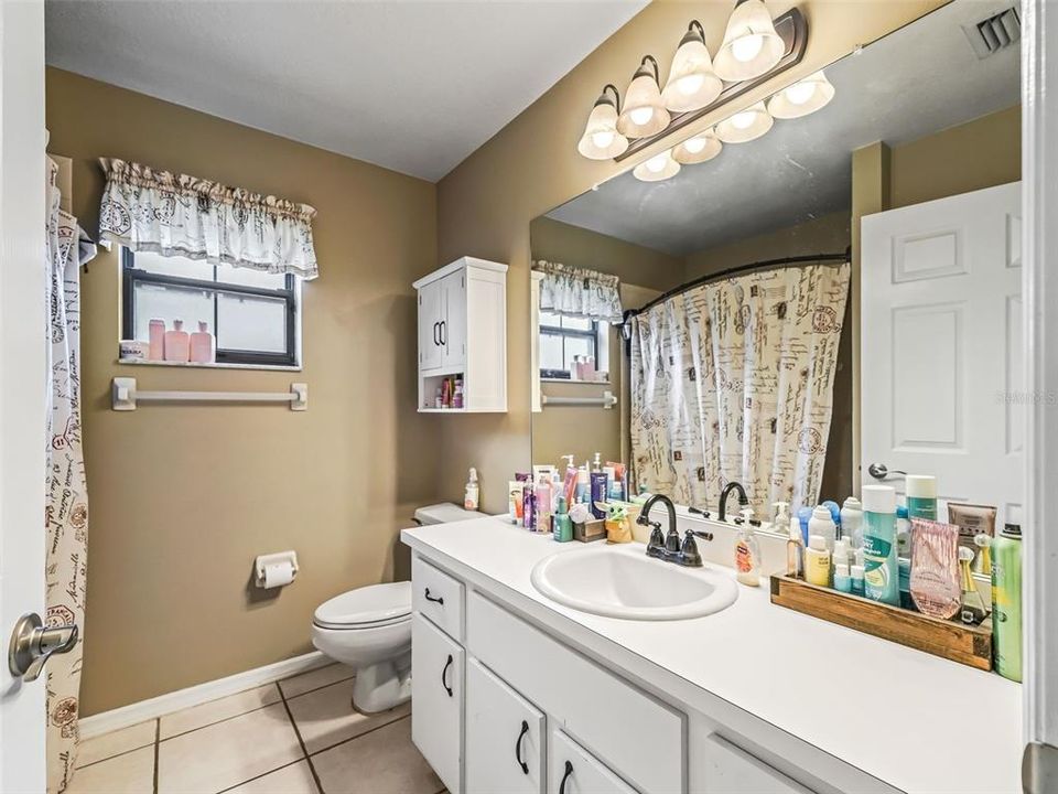 En Venta: $700,000 (3 camas, 2 baños, 1735 Pies cuadrados)