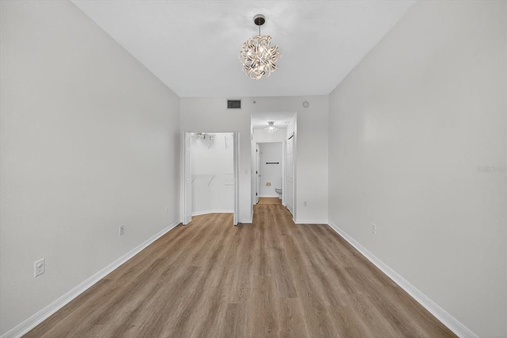 Active With Contract: $2,650 (2 beds, 2 baths, 1141 Square Feet)