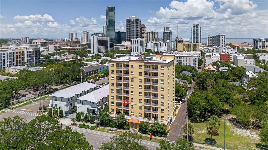 Active With Contract: $2,650 (2 beds, 2 baths, 1141 Square Feet)