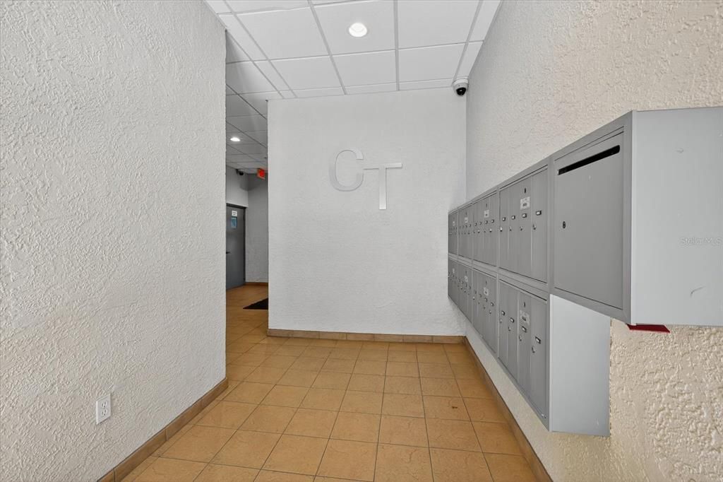 Active With Contract: $2,650 (2 beds, 2 baths, 1141 Square Feet)