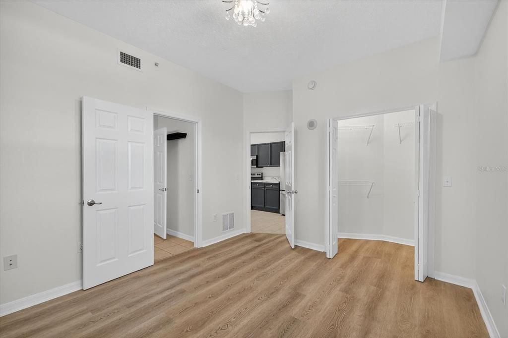 Active With Contract: $2,650 (2 beds, 2 baths, 1141 Square Feet)