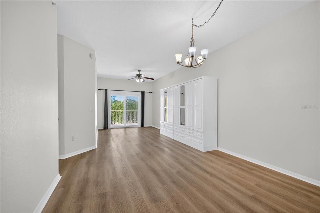 Active With Contract: $2,650 (2 beds, 2 baths, 1141 Square Feet)