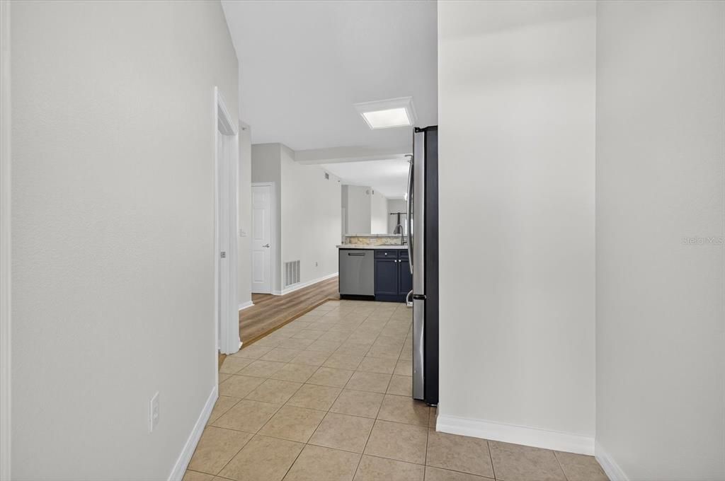 Active With Contract: $2,650 (2 beds, 2 baths, 1141 Square Feet)