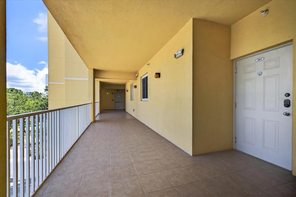 Active With Contract: $2,650 (2 beds, 2 baths, 1141 Square Feet)
