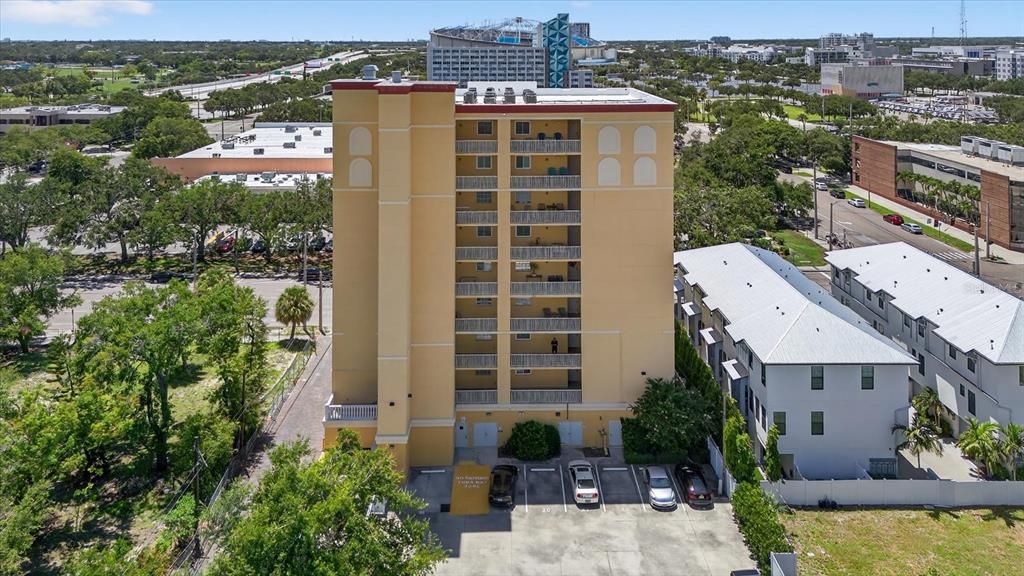 Active With Contract: $2,650 (2 beds, 2 baths, 1141 Square Feet)