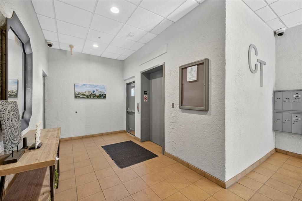 Active With Contract: $2,650 (2 beds, 2 baths, 1141 Square Feet)