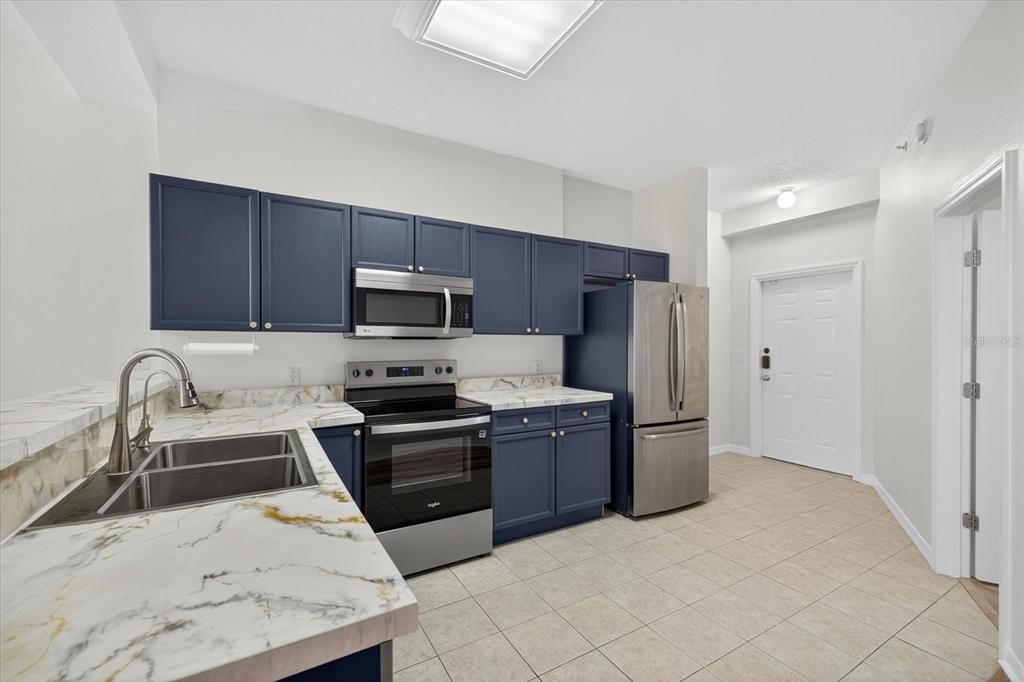 Active With Contract: $2,650 (2 beds, 2 baths, 1141 Square Feet)