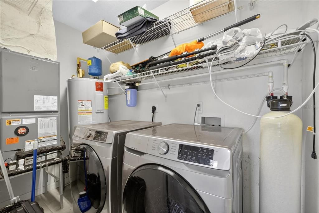 Active With Contract: $2,650 (2 beds, 2 baths, 1141 Square Feet)