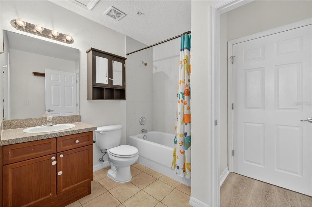 Active With Contract: $2,650 (2 beds, 2 baths, 1141 Square Feet)