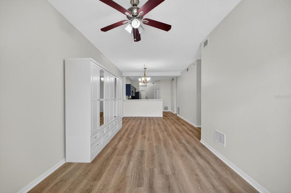 Active With Contract: $2,650 (2 beds, 2 baths, 1141 Square Feet)