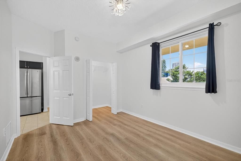 Active With Contract: $2,650 (2 beds, 2 baths, 1141 Square Feet)