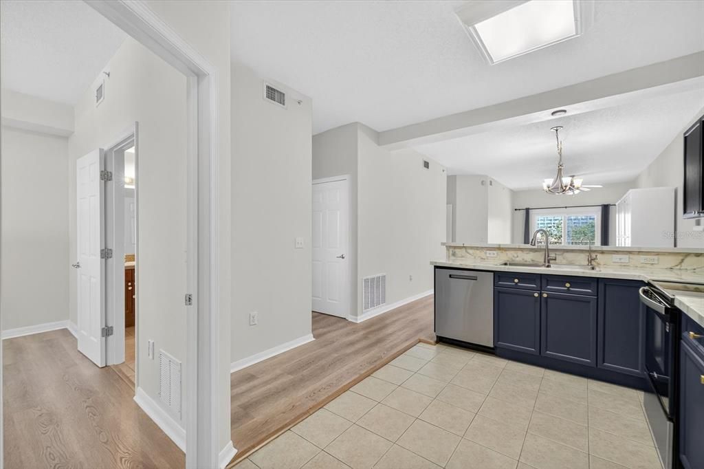 Active With Contract: $2,650 (2 beds, 2 baths, 1141 Square Feet)