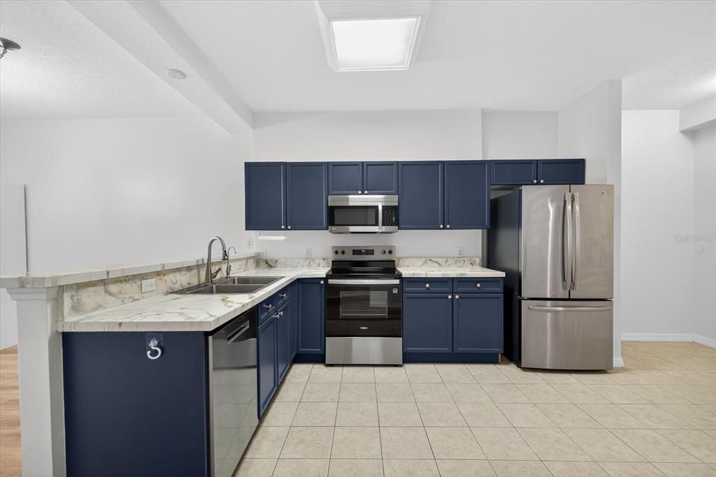 Active With Contract: $2,650 (2 beds, 2 baths, 1141 Square Feet)