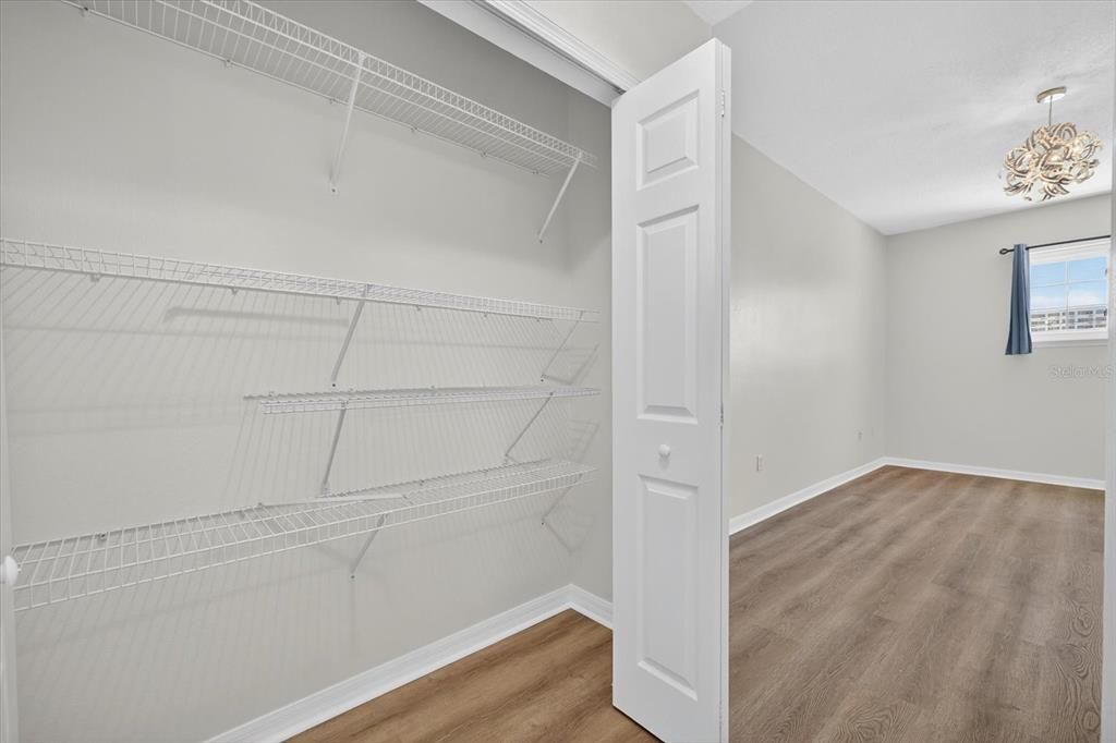 Active With Contract: $2,650 (2 beds, 2 baths, 1141 Square Feet)