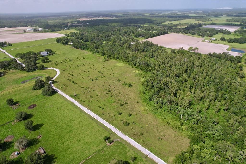На продажу: $1,250,000 (18.81 acres)