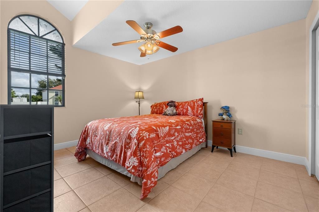 合同活跃: $328,000 (3 贝兹, 2 浴室, 1726 平方英尺)