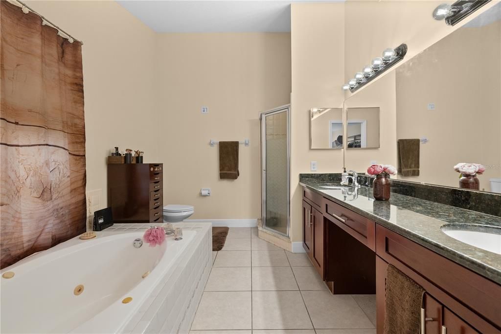 合同活跃: $328,000 (3 贝兹, 2 浴室, 1726 平方英尺)