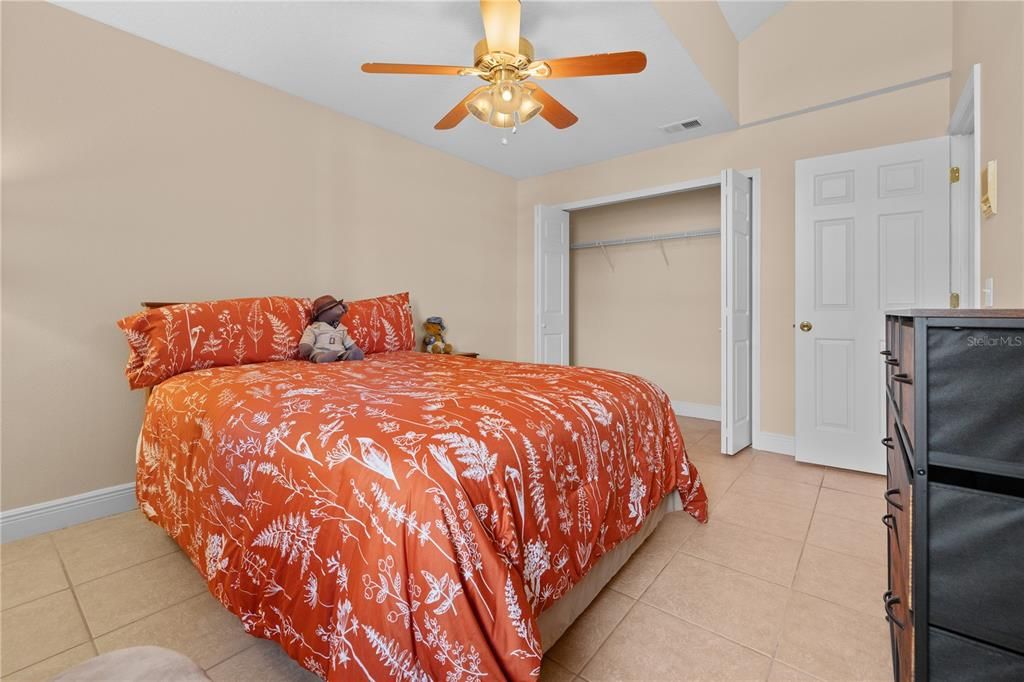 合同活跃: $328,000 (3 贝兹, 2 浴室, 1726 平方英尺)