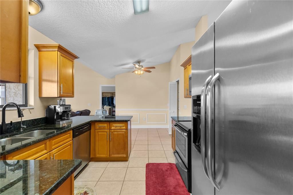 合同活跃: $328,000 (3 贝兹, 2 浴室, 1726 平方英尺)