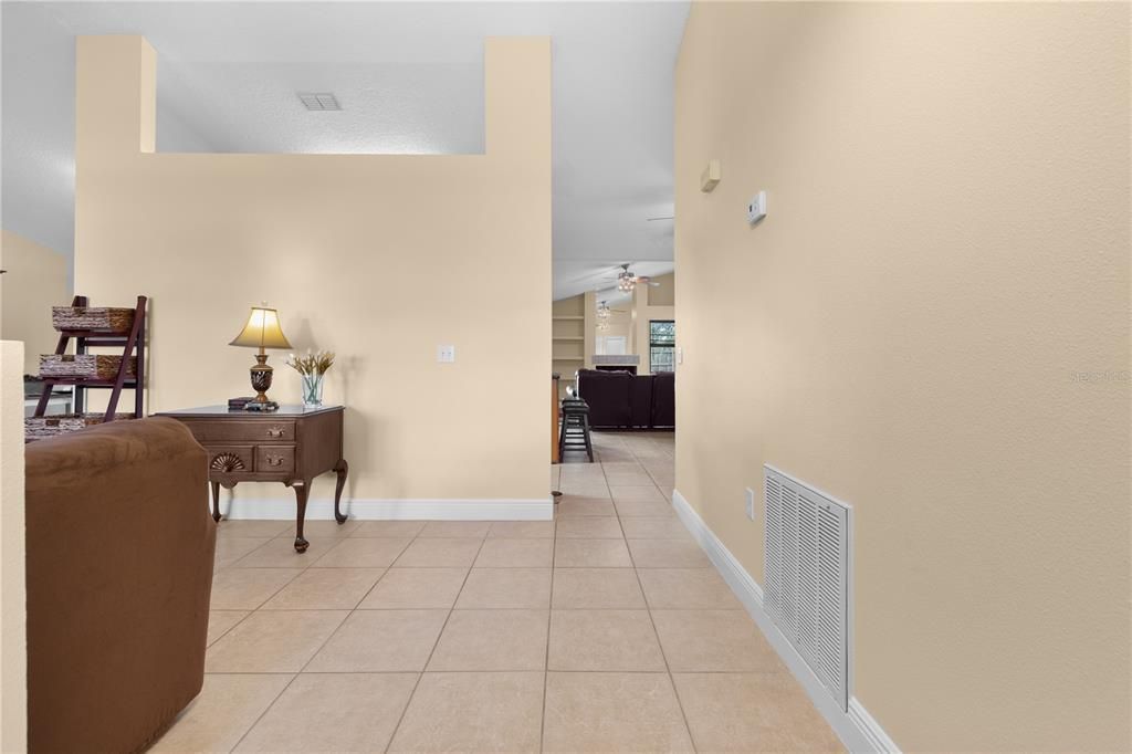 合同活跃: $328,000 (3 贝兹, 2 浴室, 1726 平方英尺)