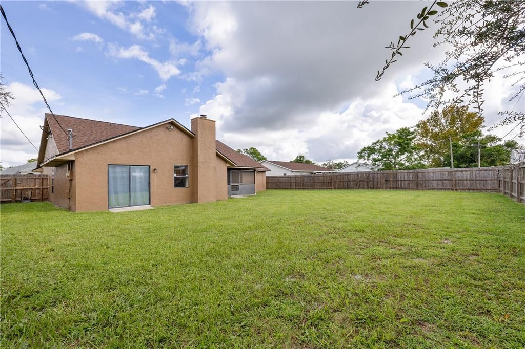 合同活跃: $328,000 (3 贝兹, 2 浴室, 1726 平方英尺)