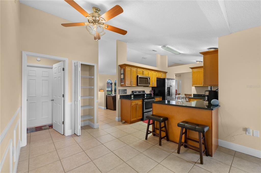 合同活跃: $328,000 (3 贝兹, 2 浴室, 1726 平方英尺)