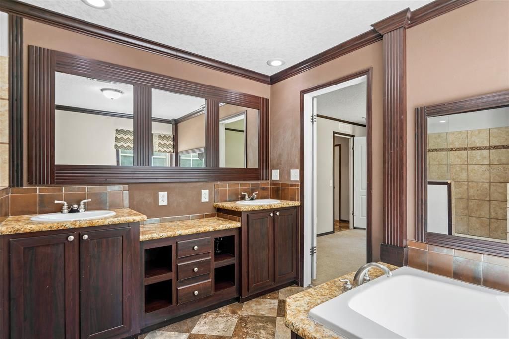 待售: $280,000 (3 贝兹, 2 浴室, 1512 平方英尺)