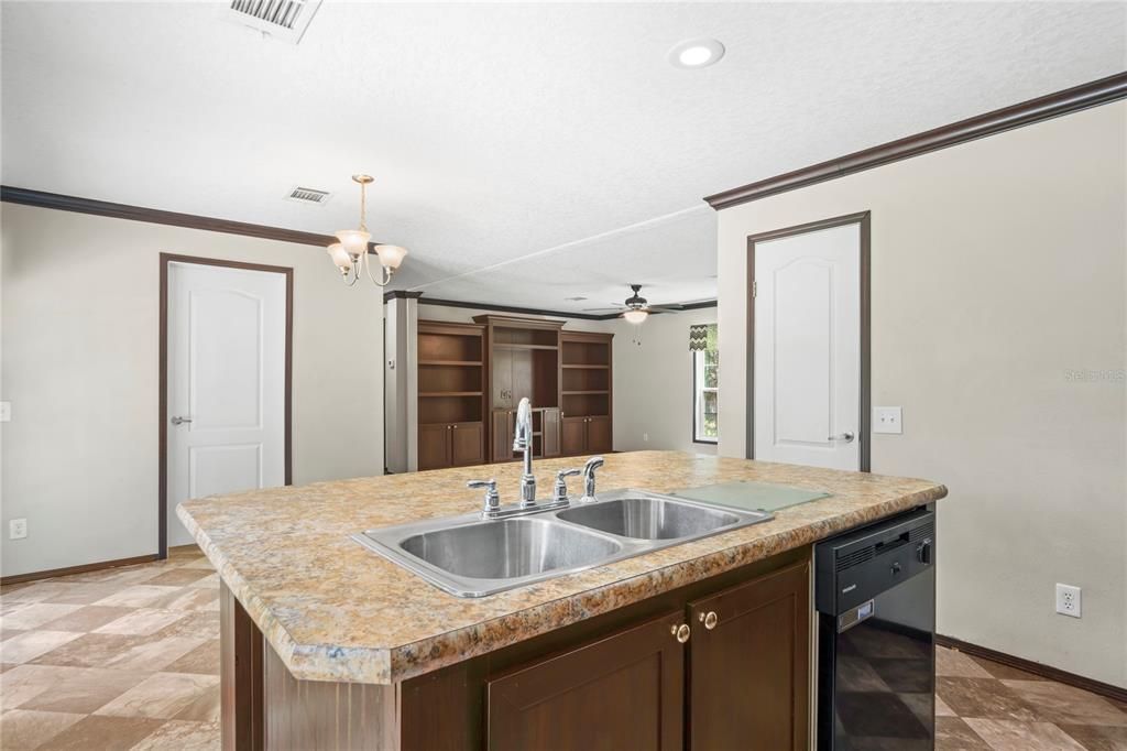 待售: $280,000 (3 贝兹, 2 浴室, 1512 平方英尺)