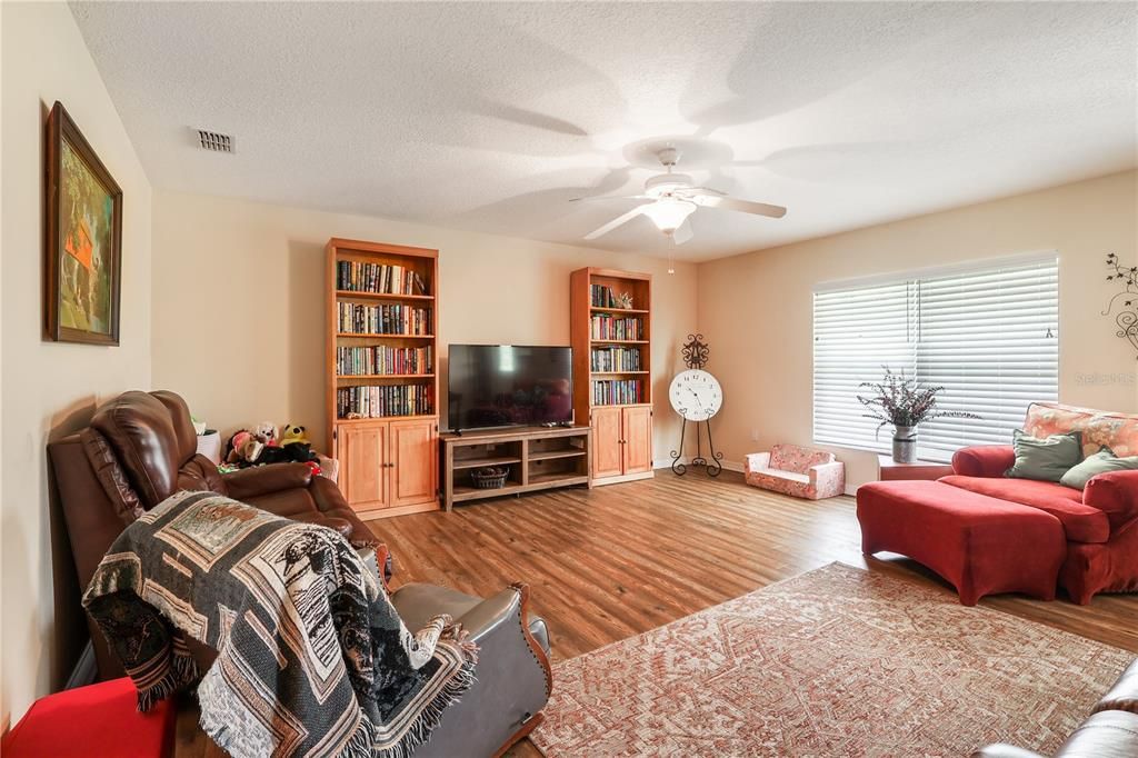 For Sale: $375,000 (3 beds, 2 baths, 2016 Square Feet)