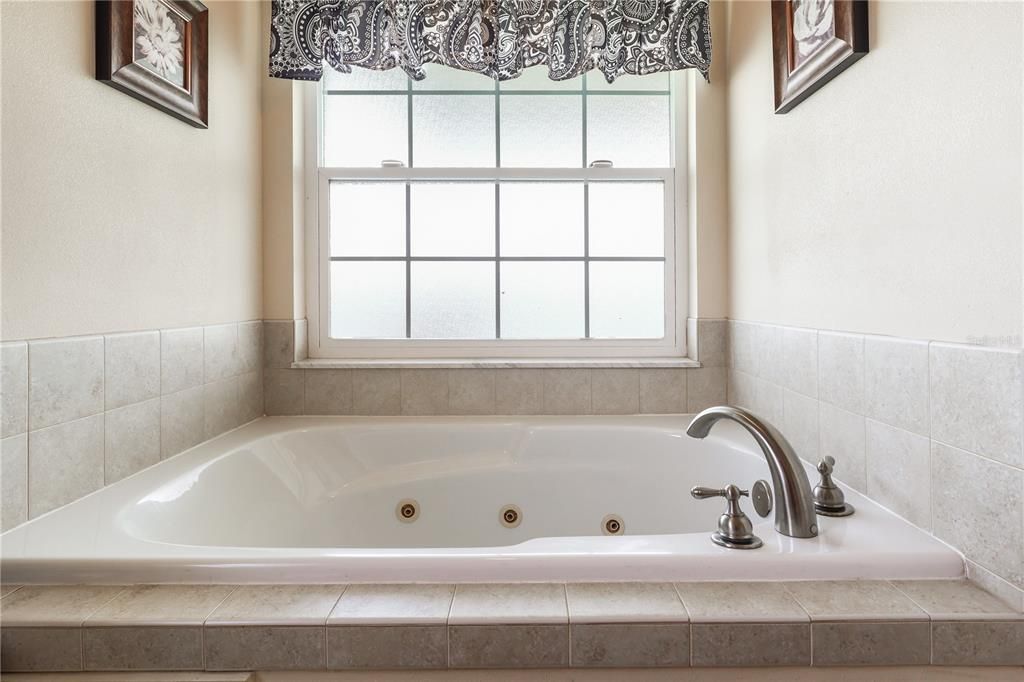 For Sale: $375,000 (3 beds, 2 baths, 2016 Square Feet)