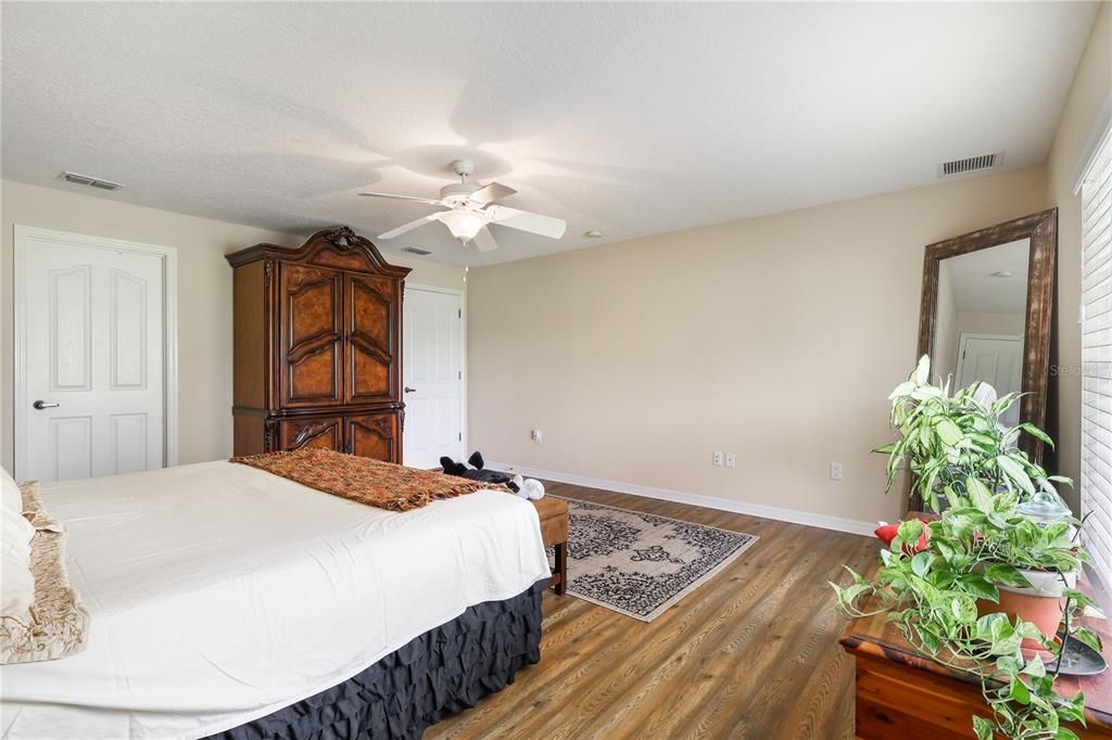 For Sale: $375,000 (3 beds, 2 baths, 2016 Square Feet)