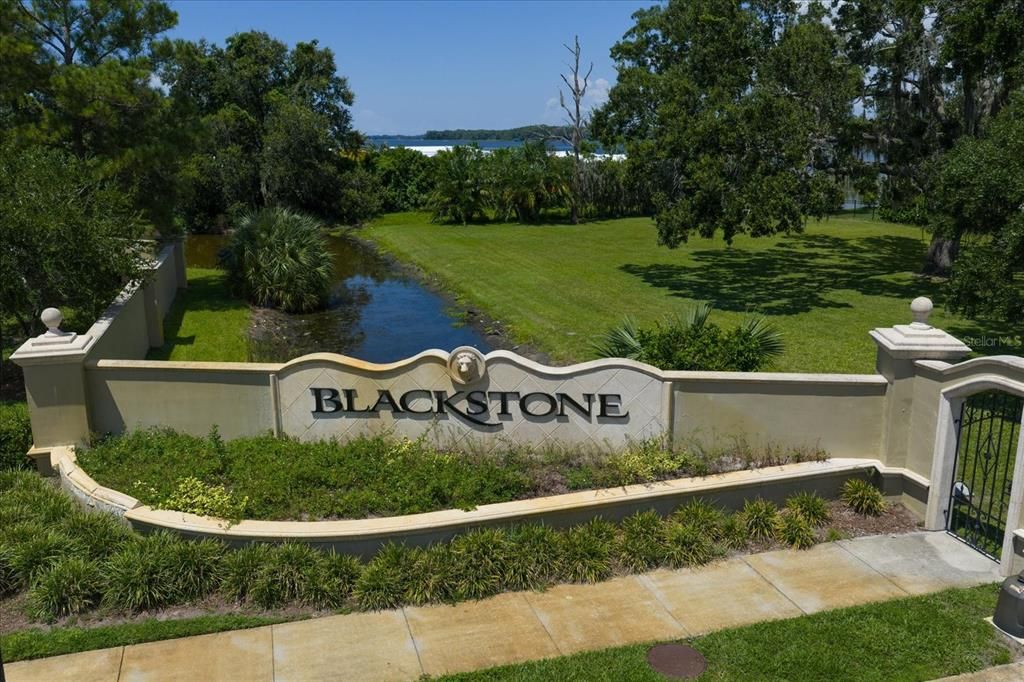 待售: $279,000 (0.37 acres)