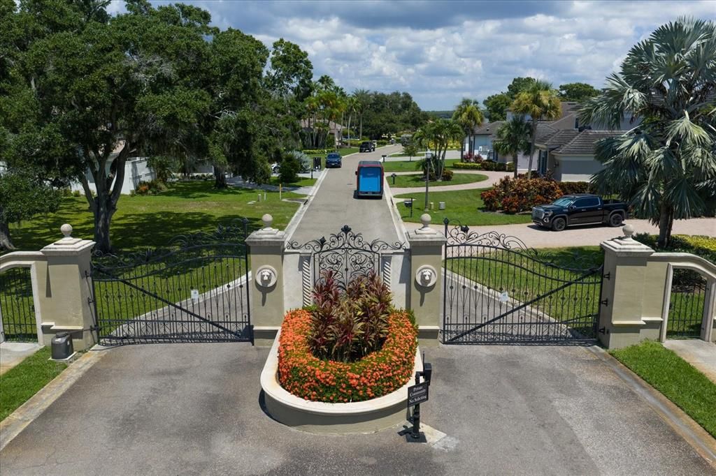 待售: $279,000 (0.37 acres)