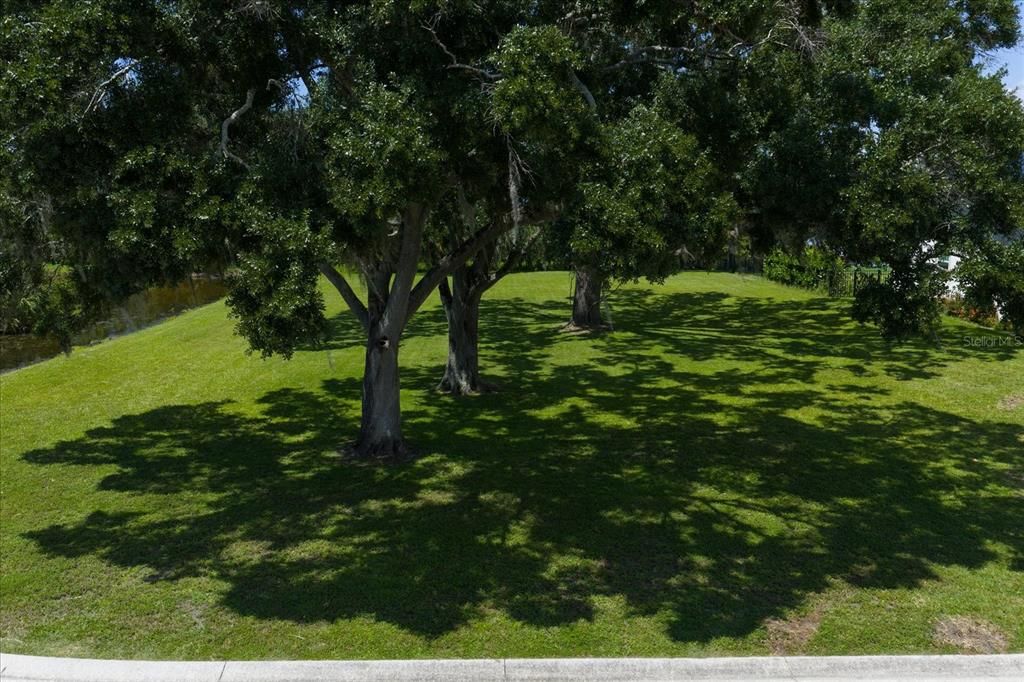 待售: $279,000 (0.37 acres)