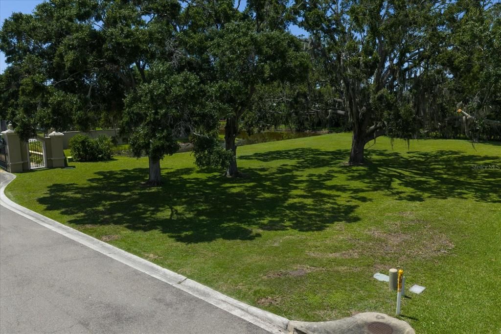 待售: $279,000 (0.37 acres)