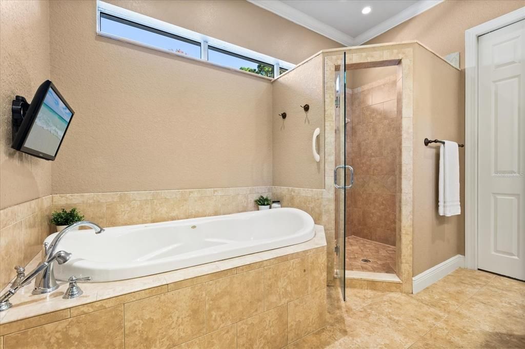 Под контрактом: $990,000 (5 спален, 4 ванн, 3811 Квадратных фут)