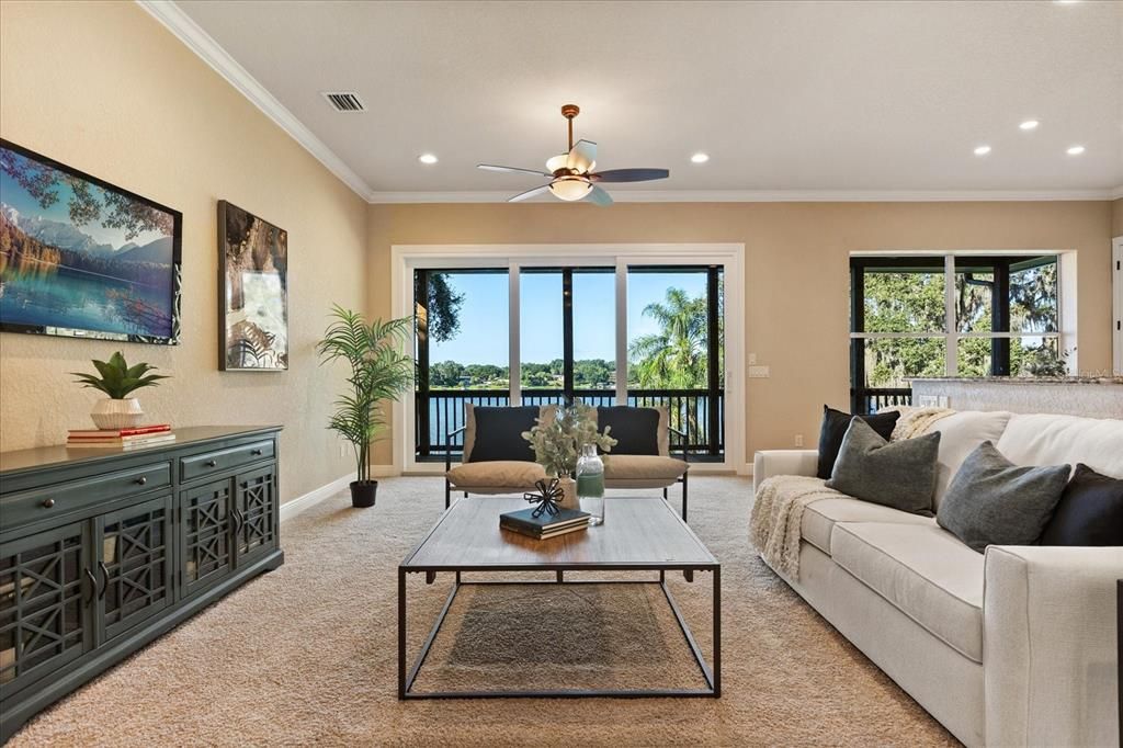 Под контрактом: $990,000 (5 спален, 4 ванн, 3811 Квадратных фут)